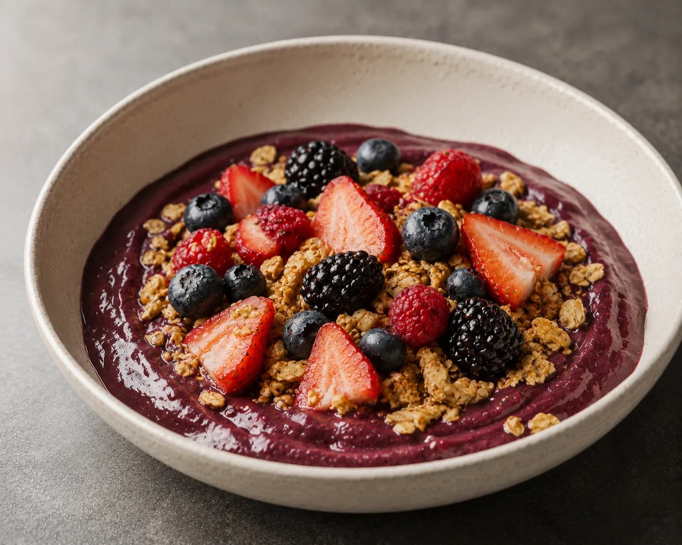 Açaí pot, granola, seasonal berry